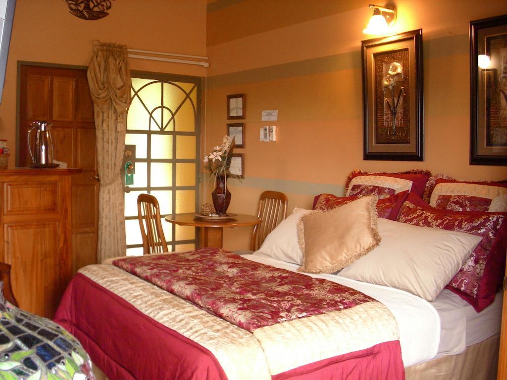 Native Abode Bed & Breakfast Bon Accord Village Cameră foto